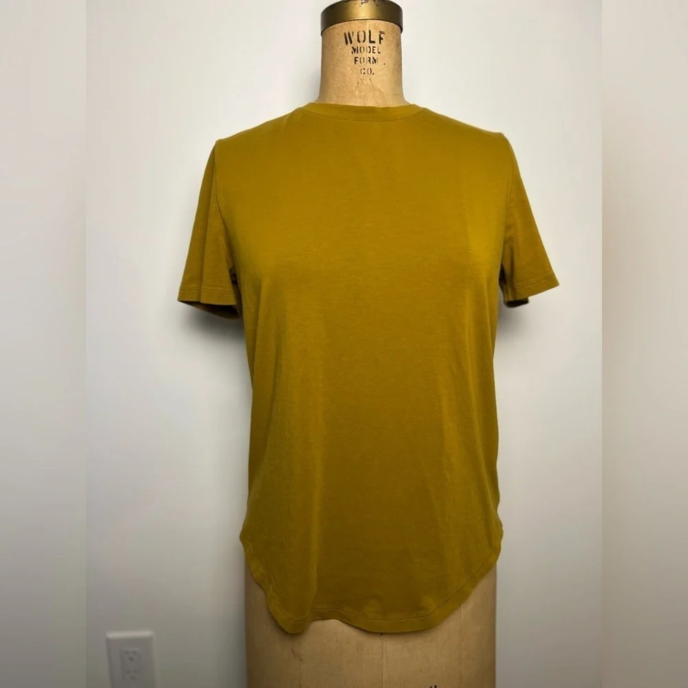 Lululemon mustard color short sleeve t-shirt size 6